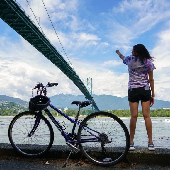 Meet your Posher, Olivia - Picture 1 of 1